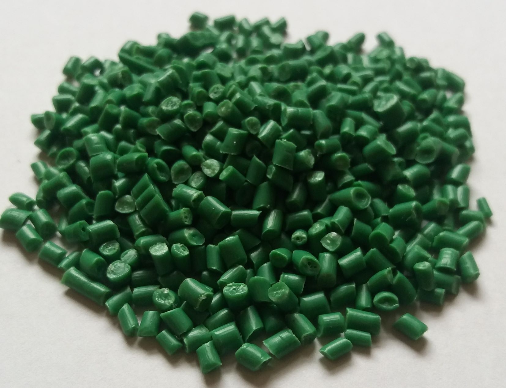 The price of quality recycled plastic beads is being interested - BlueSkyVN